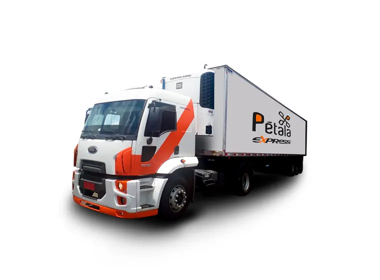 Carreta Cavalo Ford da frota Pétala Express para cargas maiores