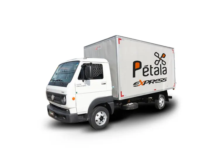 VW 5-150 Delivery da frota Pétala Express com plataforma hidráulica